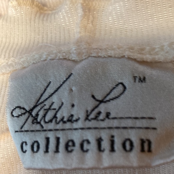 Size Medium Women’s Kathie Lee collection with 1 top & built in sweater - Picture 4 of 4